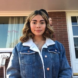 Meet your Posher, Daniela